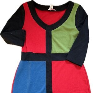 Papillon Blanc Red and Green V-Neck Dress